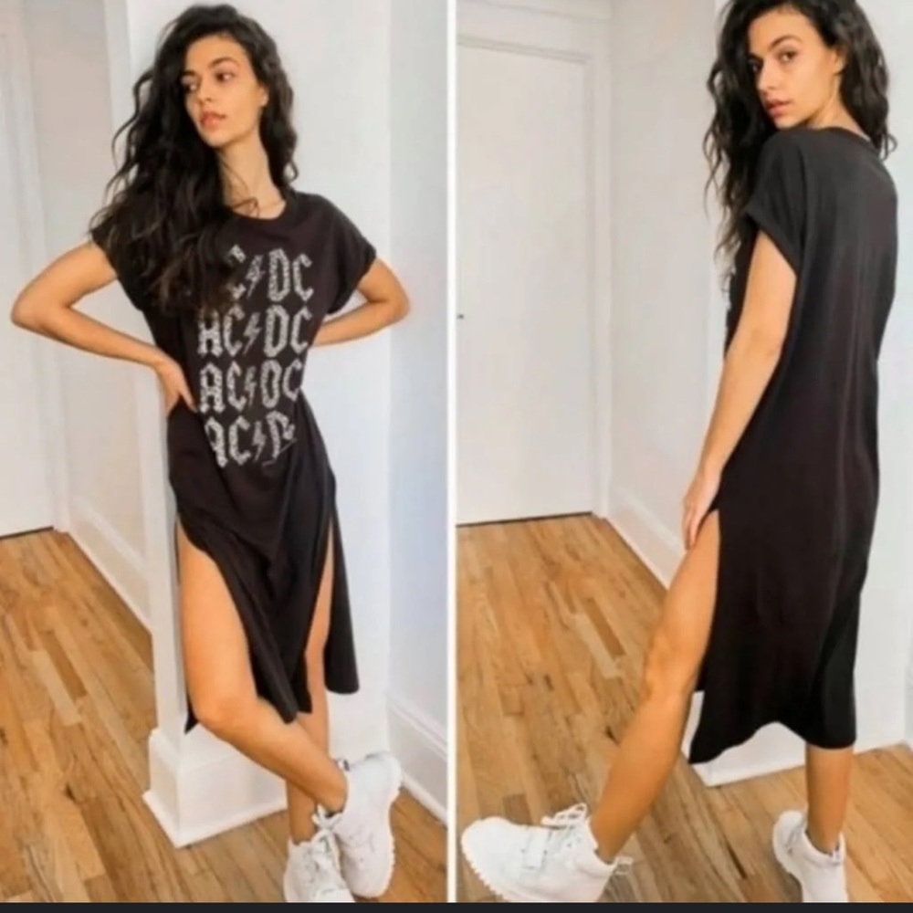 Chaser Black Graphic Tee Dress